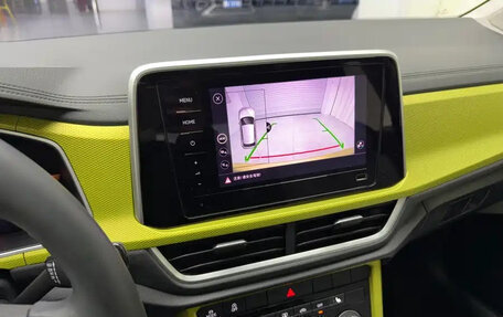 Volkswagen T-Roc I, 2023 год, 2 100 000 рублей, 15 фотография