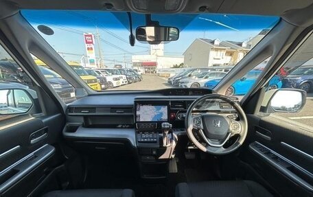 Honda Stepwgn IV, 2021 год, 1 870 000 рублей, 6 фотография
