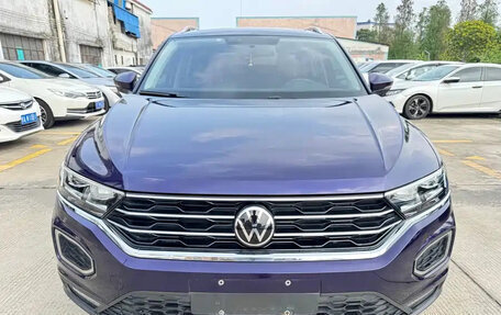 Volkswagen T-Roc I, 2022 год, 1 900 000 рублей, 2 фотография