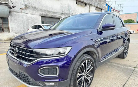 Volkswagen T-Roc I, 2022 год, 1 900 000 рублей, 3 фотография