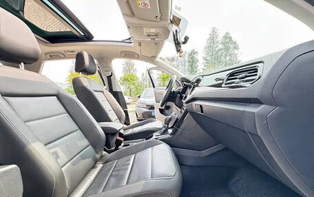 Volkswagen T-Roc I, 2022 год, 1 900 000 рублей, 13 фотография
