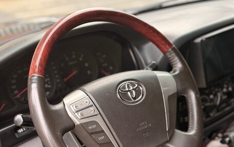 Toyota Land Cruiser 100 рестайлинг 2, 2001 год, 1 850 000 рублей, 16 фотография