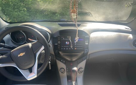 Chevrolet Cruze II, 2010 год, 700 000 рублей, 6 фотография