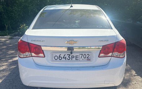 Chevrolet Cruze II, 2010 год, 700 000 рублей, 3 фотография