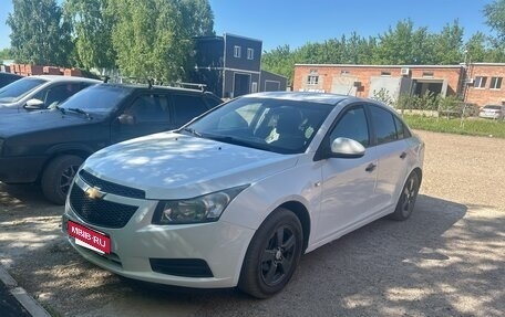 Chevrolet Cruze II, 2010 год, 700 000 рублей, 2 фотография