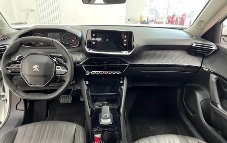 Peugeot 2008 II, 2023 год, 1 560 000 рублей, 7 фотография