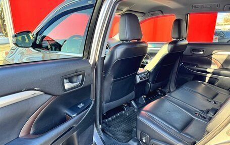 Toyota Highlander III, 2014 год, 2 390 000 рублей, 16 фотография