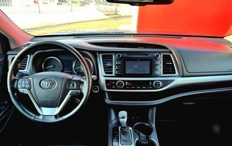 Toyota Highlander III, 2014 год, 2 390 000 рублей, 21 фотография