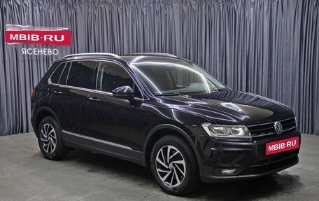 Volkswagen Tiguan II, 2018 год, 2 398 000 рублей, 3 фотография