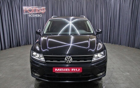 Volkswagen Tiguan II, 2018 год, 2 398 000 рублей, 2 фотография
