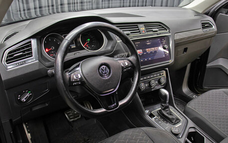 Volkswagen Tiguan II, 2018 год, 2 398 000 рублей, 16 фотография