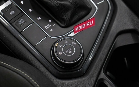 Volkswagen Tiguan II, 2018 год, 2 398 000 рублей, 21 фотография