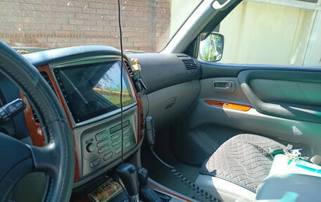 Toyota Land Cruiser 100 рестайлинг 2, 2006 год, 2 900 000 рублей, 10 фотография