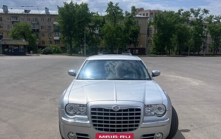 Chrysler 300C II, 2004 год, 920 000 рублей, 3 фотография