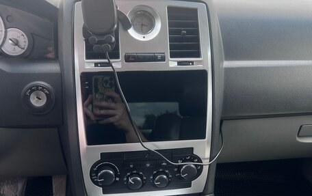 Chrysler 300C II, 2004 год, 920 000 рублей, 12 фотография