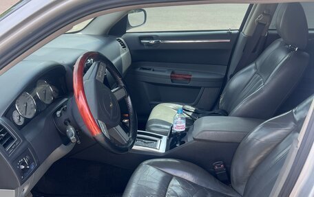 Chrysler 300C II, 2004 год, 920 000 рублей, 10 фотография