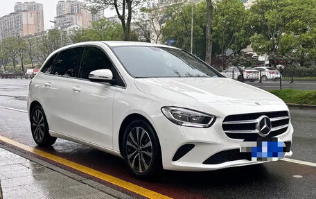 Mercedes-Benz B-Класс, 2022 год, 1 450 000 рублей, 2 фотография