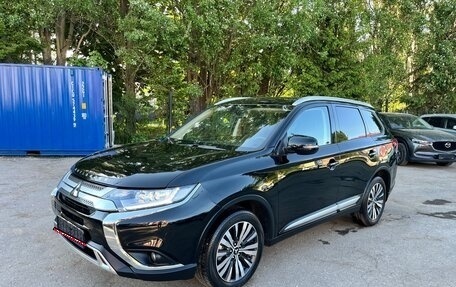 Mitsubishi Outlander III рестайлинг 3, 2019 год, 2 370 000 рублей, 1 фотография