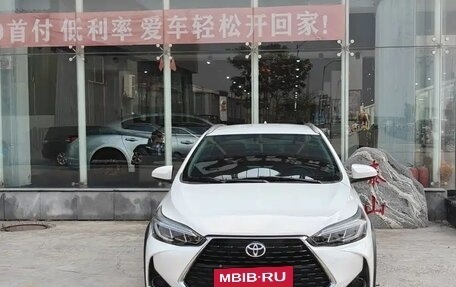 Toyota Yaris, 2023 год, 1 100 000 рублей, 3 фотография