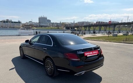 Mercedes-Benz E-Класс, 2019 год, 3 290 000 рублей, 4 фотография