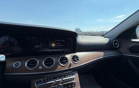 Mercedes-Benz E-Класс, 2019 год, 3 290 000 рублей, 13 фотография