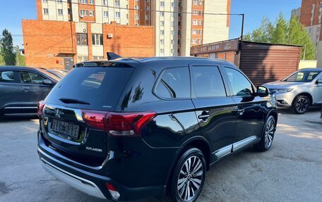 Mitsubishi Outlander III рестайлинг 3, 2019 год, 2 370 000 рублей, 5 фотография
