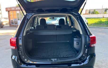 Mitsubishi Outlander III рестайлинг 3, 2019 год, 2 370 000 рублей, 9 фотография