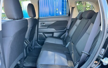 Mitsubishi Outlander III рестайлинг 3, 2019 год, 2 370 000 рублей, 11 фотография