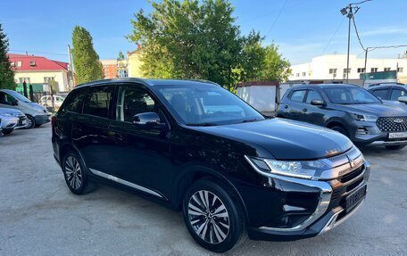 Mitsubishi Outlander III рестайлинг 3, 2019 год, 2 370 000 рублей, 3 фотография