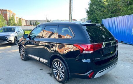 Mitsubishi Outlander III рестайлинг 3, 2019 год, 2 370 000 рублей, 7 фотография