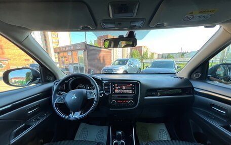 Mitsubishi Outlander III рестайлинг 3, 2019 год, 2 370 000 рублей, 13 фотография