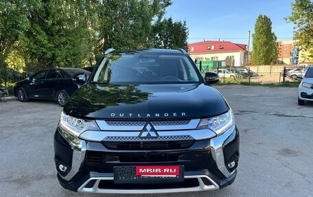 Mitsubishi Outlander III рестайлинг 3, 2019 год, 2 370 000 рублей, 2 фотография
