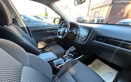 Mitsubishi Outlander III рестайлинг 3, 2019 год, 2 370 000 рублей, 14 фотография