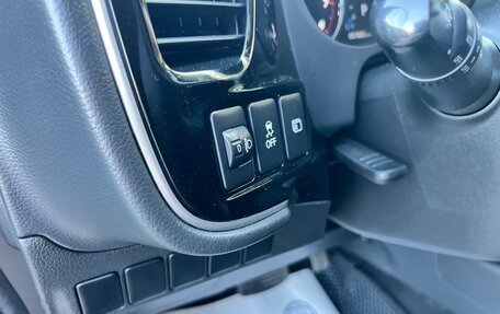 Mitsubishi Outlander III рестайлинг 3, 2019 год, 2 370 000 рублей, 18 фотография
