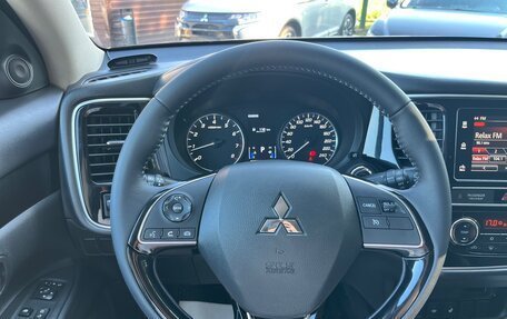 Mitsubishi Outlander III рестайлинг 3, 2019 год, 2 370 000 рублей, 19 фотография
