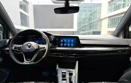 Volkswagen Golf VIII, 2023 год, 1 890 000 рублей, 5 фотография