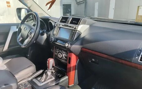 Toyota Land Cruiser Prado 150 рестайлинг 2, 2015 год, 4 900 000 рублей, 5 фотография