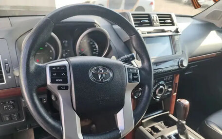 Toyota Land Cruiser Prado 150 рестайлинг 2, 2015 год, 4 900 000 рублей, 6 фотография
