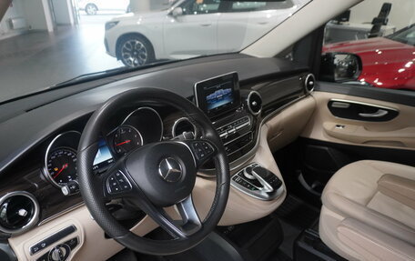 Mercedes-Benz V-Класс, 2019 год, 3 990 000 рублей, 7 фотография