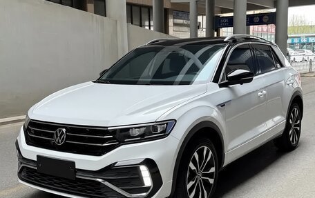 Volkswagen T-Roc I, 2023 год, 1 840 009 рублей, 1 фотография