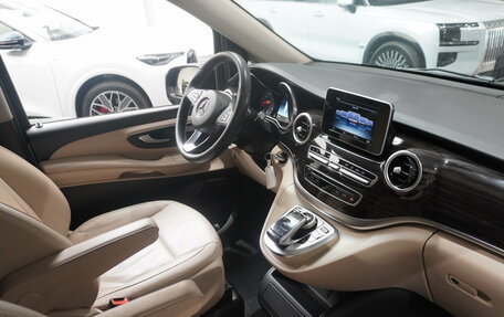 Mercedes-Benz V-Класс, 2019 год, 3 990 000 рублей, 13 фотография