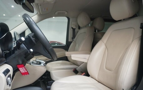 Mercedes-Benz V-Класс, 2019 год, 3 990 000 рублей, 8 фотография