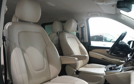 Mercedes-Benz V-Класс, 2019 год, 3 990 000 рублей, 14 фотография