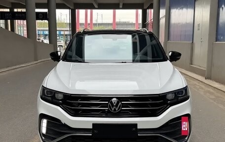 Volkswagen T-Roc I, 2023 год, 1 840 009 рублей, 2 фотография