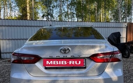 Toyota Camry, 2021 год, 2 850 000 рублей, 10 фотография