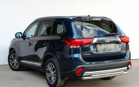 Mitsubishi Outlander III рестайлинг 3, 2016 год, 2 100 000 рублей, 7 фотография