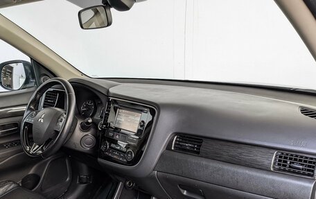 Mitsubishi Outlander III рестайлинг 3, 2016 год, 2 100 000 рублей, 13 фотография