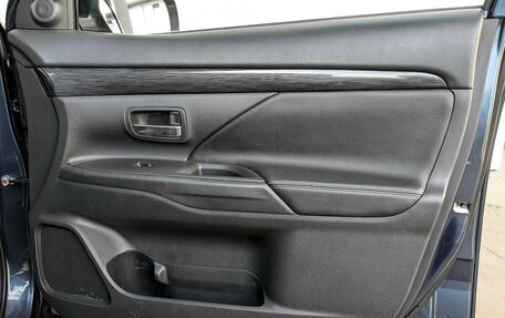 Mitsubishi Outlander III рестайлинг 3, 2016 год, 2 100 000 рублей, 24 фотография