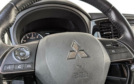 Mitsubishi Outlander III рестайлинг 3, 2016 год, 2 100 000 рублей, 26 фотография