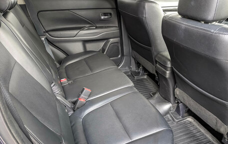 Mitsubishi Outlander III рестайлинг 3, 2016 год, 2 100 000 рублей, 18 фотография